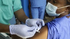 Mối đe dọa về làn sóng  Covid-19 thứ ba tại châu Phi