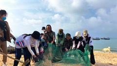 Rác thải “bủa vây” đảo Điệp Sơn