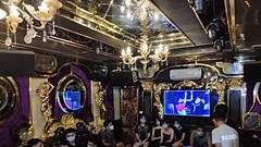 Lào Cai: 20 đối tượng tụ tập hát karaoke bất chấp quy định chống dịch