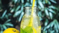 Những lợi ích tuyệt vời của việc uống nước chanh vào buổi sáng
