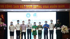 Quan tâm, chia sẻ đến y bác sĩ, sinh viên tình nguyện tuyến đầu chống dịch