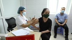 Có nên uống thuốc chống dị ứng trước tiêm vaccine Covid-19 để giảm phản ứng?