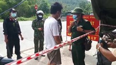 Xin ra ngoài khu phong tỏa mua thuốc cho cha, lại đi mua ma túy