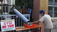 Ấm lòng ATM “không chạm” giữa Sài thành