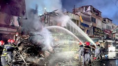 Cháy lớn lúc rạng sáng thiêu rụi 2 căn nhà ở TP.HCM