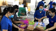 Gửi “ân tình” vào vùng tâm dịch