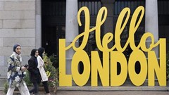 Dịch Covid-19 bùng phát mạnh trở lại tại Anh