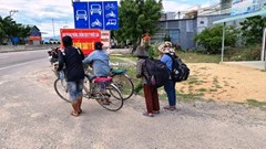 Những tấm vé nhân ái cho bốn mẹ con, bà cháu