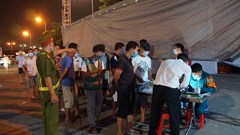 “Trắng đêm” ở chốt kiểm soát cửa ngõ Hà Nội