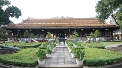 Đầu tư và khai thác hiệu quả hệ thống thiết chế văn hoá nhìn từ kinh nghiệm của Huế