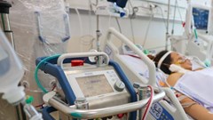 Hơn 2.000 trang thiết bị y tế được chuyển tới kho dã chiến ở TP HCM