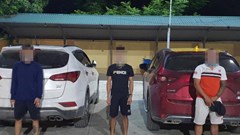 Hà Nội: Bất chấp lệnh cấm, ba thanh niên rủ nhau lên núi... uống rượu