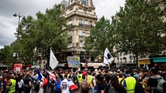 Hàng nghìn người tuần hành phản đối giấy thông hành sức khỏe tại Pháp