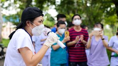 Giới nghệ sĩ với sứ mệnh lan tỏa tinh thần phòng, chống dịch: “Cờ Tổ quốc tung bay trong mỗi trái tim chúng tôi...”