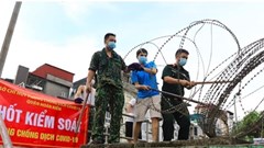 Hà Nội: Xử phạt 2 người vượt rào thép gai rời khu cách ly 4 triệu đồng