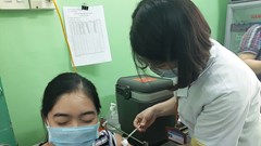 Khánh Hòa: Thống nhất chủ trương tiêm vắc xin cho toàn bộ người dân trên 18 tuổi