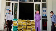 “Má Hậu” làm từ thiện