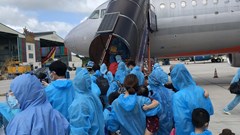 Đón 230 người dân Quảng Nam từ phía Nam về quê bằng máy bay