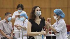 Người tiêm đủ liều vaccine Covid-19 về từ vùng dịch cần tự theo dõi sức khoẻ 7 ngày