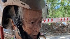 Cụ bà nghèo dành tiền tiết kiệm, tìm đến chốt trực ủng hộ chống dịch