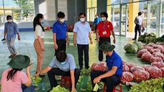 Tăng cường hỗ trợ hàng thiết yếu đến người dân vùng phong tỏa