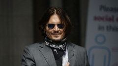 Các nhà làm phim nữ phản đối giải thưởng điện ảnh Tây Ban Nha được trao cho Johnny Depp