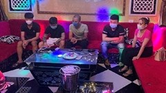 Bất chấp lệnh cấm, quán karaoke mở cửa đón hàng chục người sử dụng ma túy