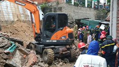 TP Hạ Long: Sạt lở kè, đất đá vùi lấp 4 người thương vong