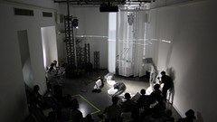 Nghệ sĩ Chinh Ba trình diễn thơ đa phương tiện trực tuyến