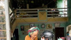 Ông “Tây-Bờ Hồ” nấu ăn miễn phí mùa dịch