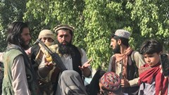 Quảng cáo đường phố có hình phụ nữ bị “sơn phủ” khi Taliban tiến vào Kabul