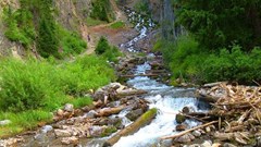 Dòng suối bí ẩn nhất thế giới, luôn ngừng chảy sau mỗi 15 phút