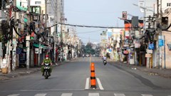 TP HCM siết chặt giãn cách: Người ra đường giảm hẳn