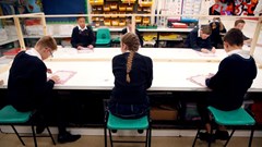 Nước Anh sẵn sàng tiêm vắcxin Covid-19 cho trẻ từ 12-15 tuổi