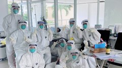 Y, bác sĩ tại TP.HCM: Lùa vội cơm chan canh để kịp chăm sóc bệnh nhân