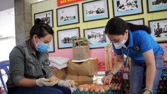 Trung tâm Văn hóa thành "chợ dã chiến" thời Covid