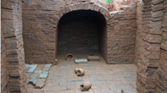 Hơn 30 di tích văn hóa được tìm thấy trong các ngôi mộ cổ ở miền Trung Trung Quốc