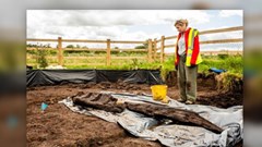 Khai quật tượng thần 1.600 năm tuổi tại Ireland