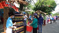 Hàng nghìn hộ khó khăn đi chợ phiên “0 đồng”