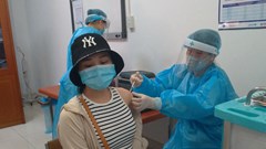 Chạy nước rút tiêm vắc xin cho người dân