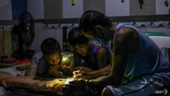 Philippines đối mặt với “khủng hoảng giáo dục” khi trẻ học online quá lâu