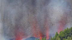 Tây Ban Nha: Núi lửa thức giấc sau 50 năm, 5.000 người phải sơ tán