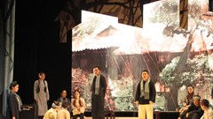 Sân khấu kịch hát: Lảng tránh đề tài hiện đại