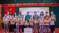 Hà Nội: Trao tặng những món quà Trung thu đặc biệt cho các em học sinh có hoàn cảnh khó khăn