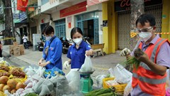 Người dân đi chợ… dã chiến