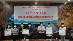 Quảng Bình: Tặng Bằng khen cặp vợ chồng ủng hộ 2 tỷ đồng phòng, chống dịch