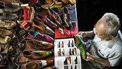 Bức ảnh Nghệ nhân đóng giày 90 tuổi đoạt huy chương Bạc tại Pháp