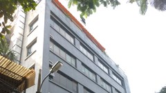 Hà Nội: Rơi từ tầng 6 tòa nhà văn phòng, một người phụ nữ trẻ tử vong