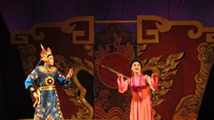 Tuồng cổ lên tivi