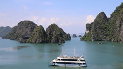 Hoạt động tham quan Vịnh Hạ Long dần đông trở lại